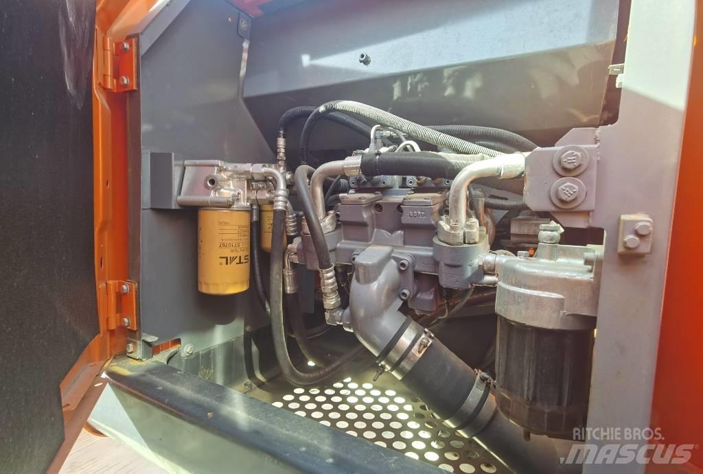 Hitachi ZX 210 Kāpurķēžu ekskavatori