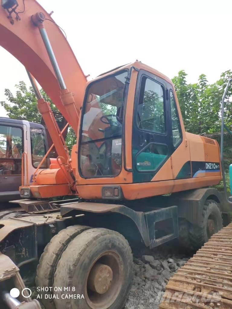 Doosan DH210W-7 Ekskavatori uz riteņiem