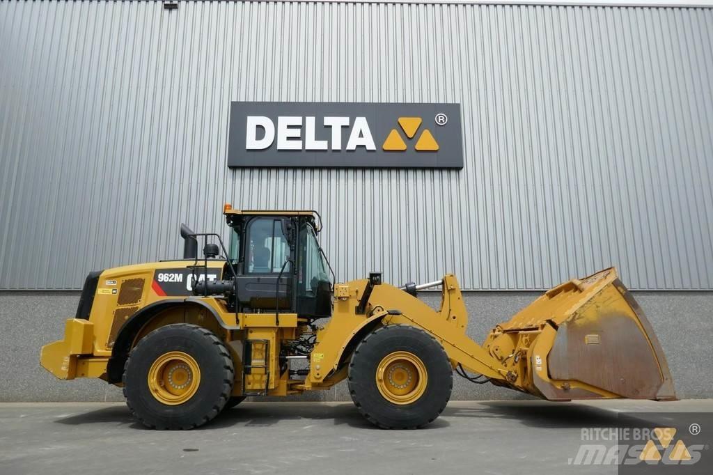 CAT 962M Iekrāvēji uz riteņiem