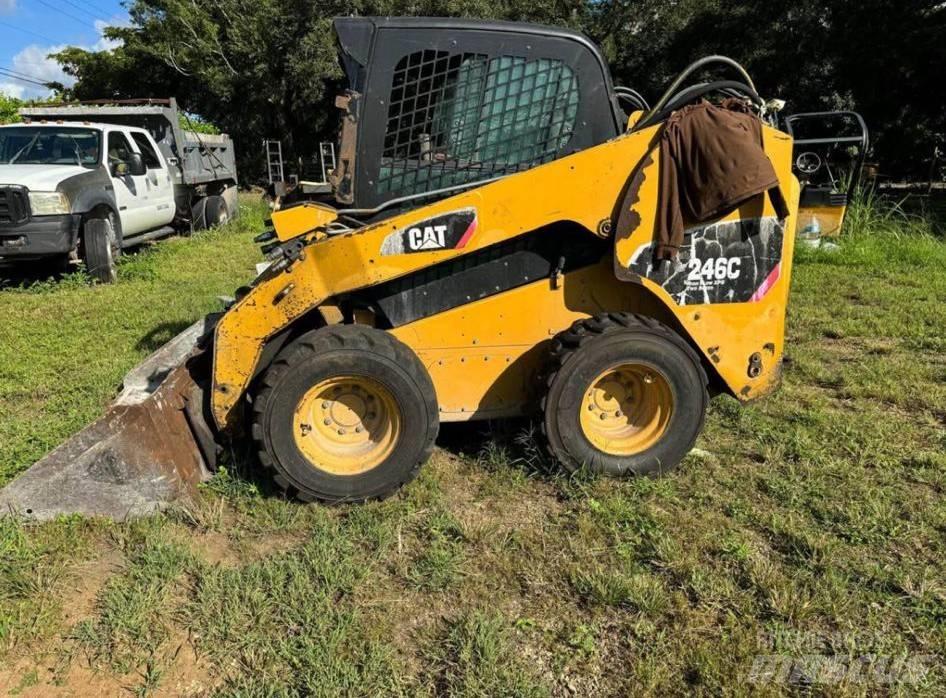 CAT 248C Lietoti riteņu kompaktiekrāvēji