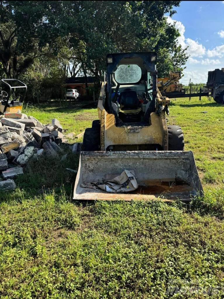 CAT 248C Lietoti riteņu kompaktiekrāvēji