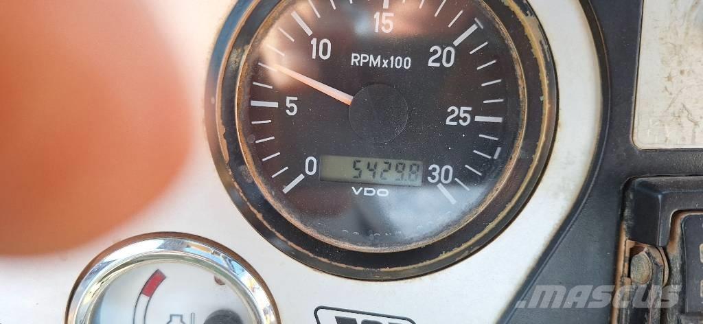 JCB 3 CX Ekskavatori-iekrāvēji