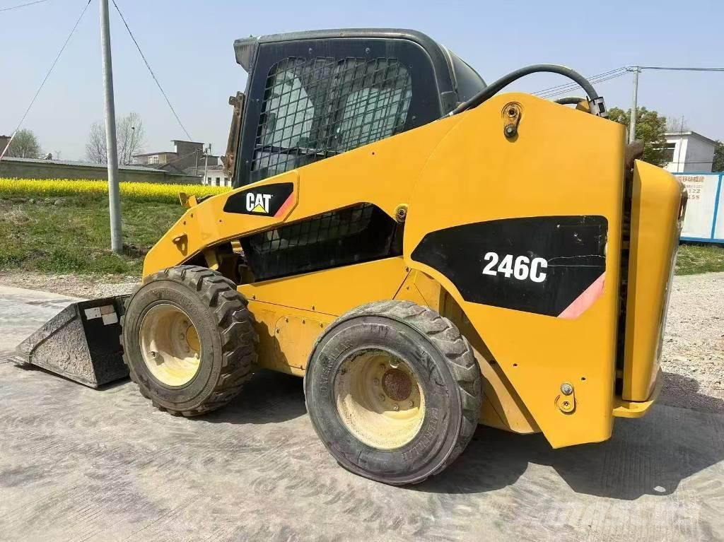 CAT 246 C Lietoti riteņu kompaktiekrāvēji