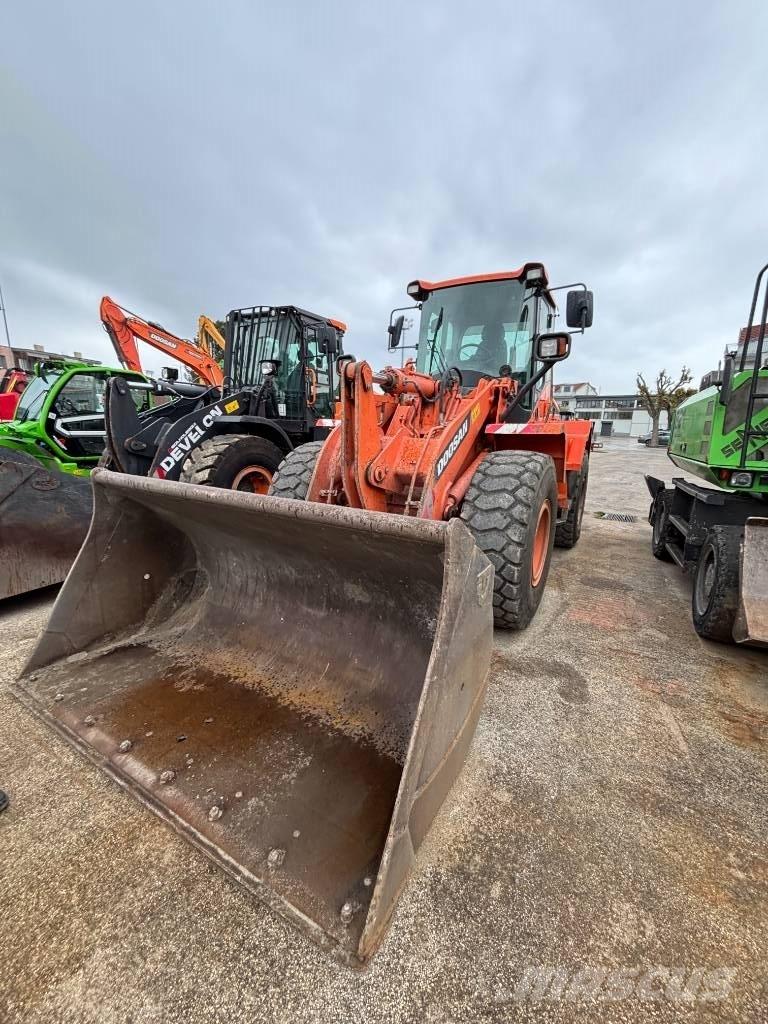 Doosan DL 250 Iekrāvēji uz riteņiem