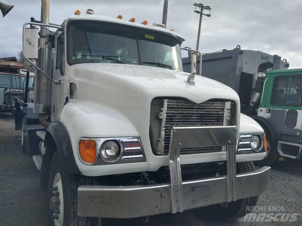 Mack CV 713 Atkritumu izvešanas transports