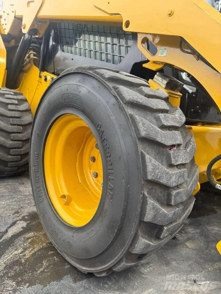 CAT 272D3 Lietoti riteņu kompaktiekrāvēji