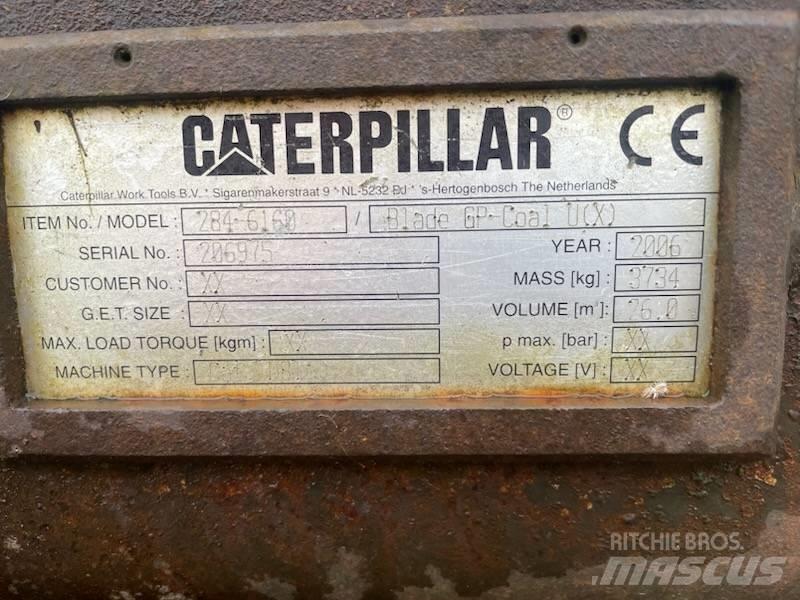 CAT D8 Naži