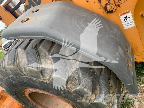CASE 621D Iekrāvēji uz riteņiem