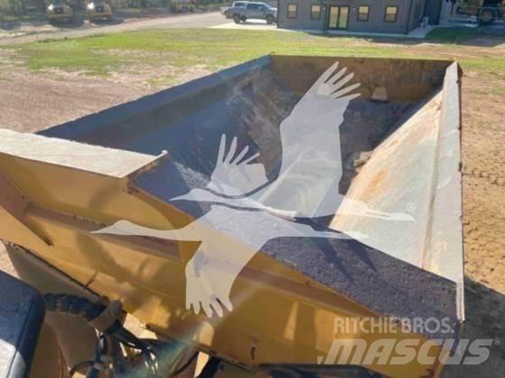 CAT 725C2 Artikulētie pašizgāzēji