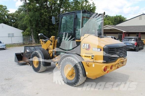 CAT 906M Iekrāvēji uz riteņiem