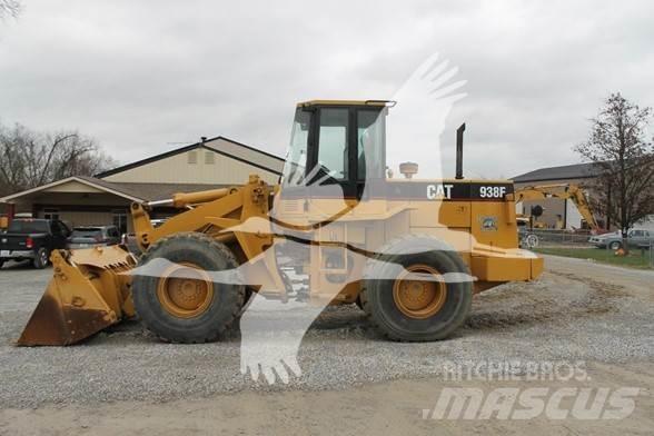 CAT 938F Iekrāvēji uz riteņiem