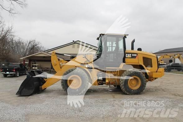 CAT 938M Iekrāvēji uz riteņiem