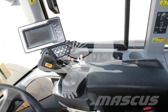 CAT 938M Iekrāvēji uz riteņiem