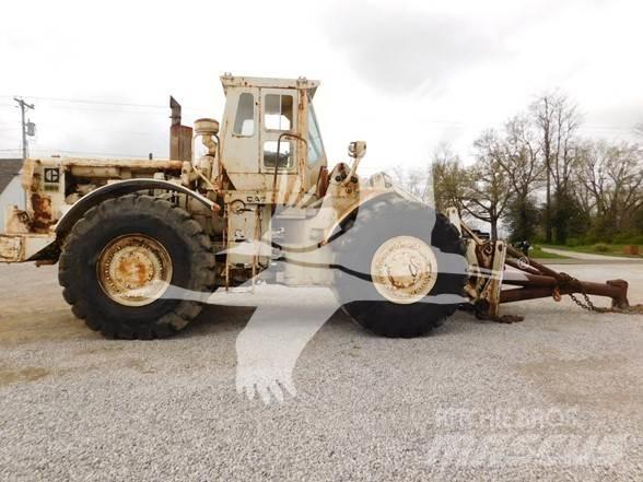 CAT 988 Iekrāvēji uz riteņiem