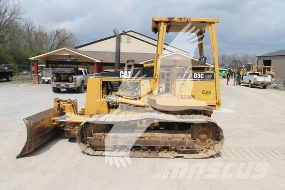 CAT D3C III Kāpurķēžu buldozeri
