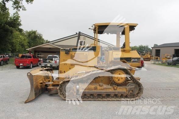 CAT D5M XL Kāpurķēžu buldozeri
