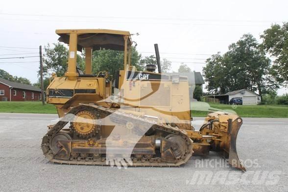CAT D5M XL Kāpurķēžu buldozeri