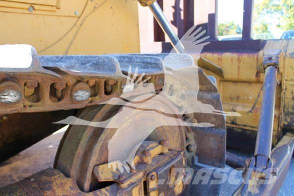 CAT D6D Kāpurķēžu buldozeri