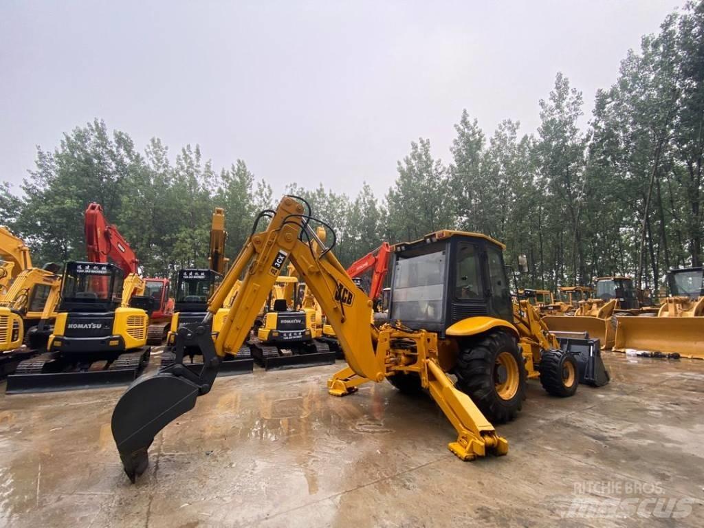 JCB 3CX Ekskavatori-iekrāvēji