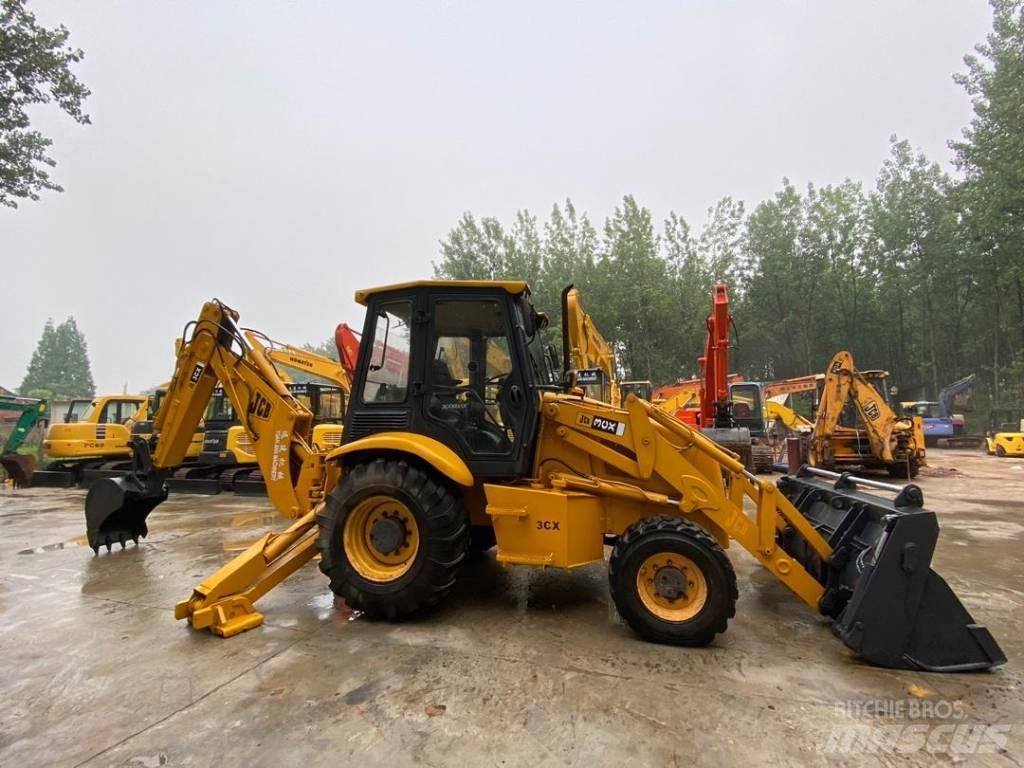 JCB 3CX Ekskavatori-iekrāvēji