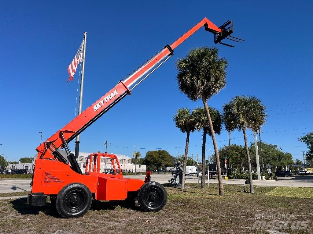 SkyTrak 8042 Teleskopiskie manipulatori