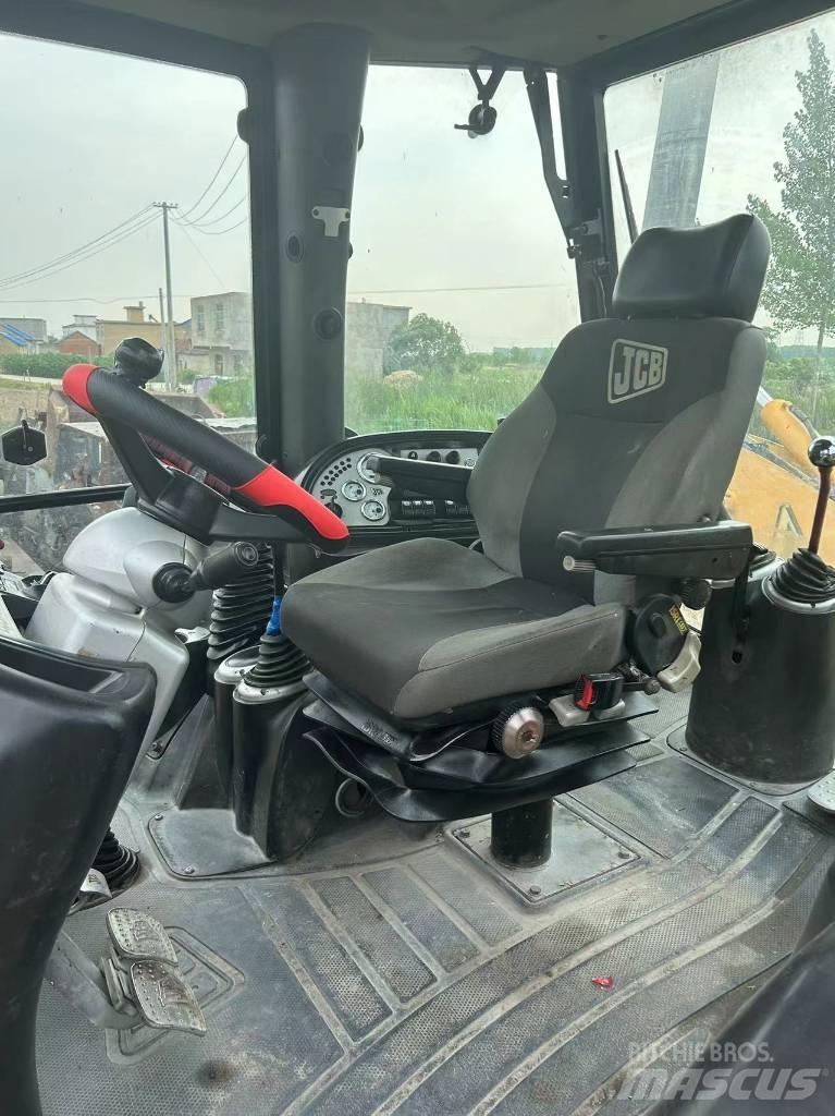 JCB 3 CX Ekskavatori-iekrāvēji
