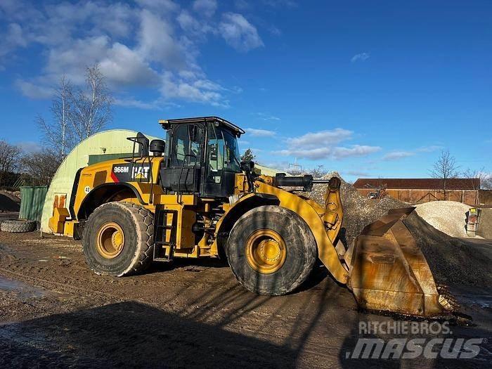 CAT 966M Iekrāvēji uz riteņiem