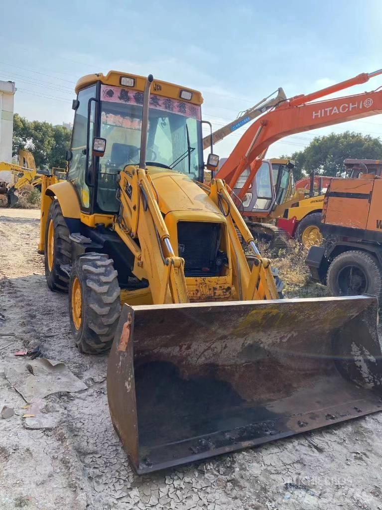JCB 3 CX Ekskavatori-iekrāvēji