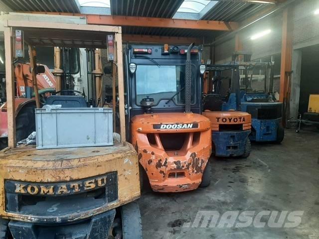 Doosan D 35 C-7 Tehnika ar dīzeļa dzinēju