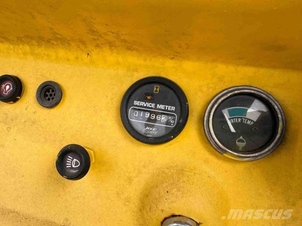 Komatsu D 21 P-5 Kāpurķēžu buldozeri