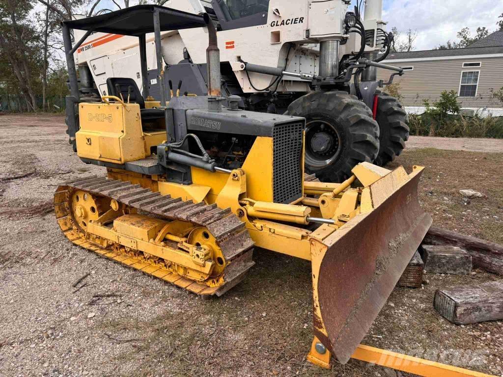 Komatsu D 21 P-5 Kāpurķēžu buldozeri