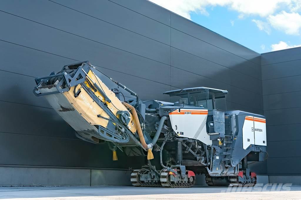 Wirtgen W 220 FI Asfalta dzesēšanas iekārtas
