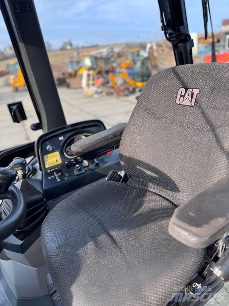 CAT 428 E Ekskavatori-iekrāvēji