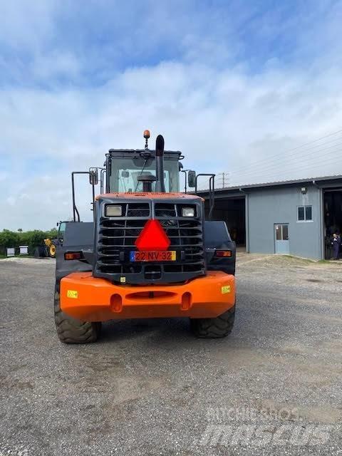Hitachi ZW 220 Iekrāvēji uz riteņiem