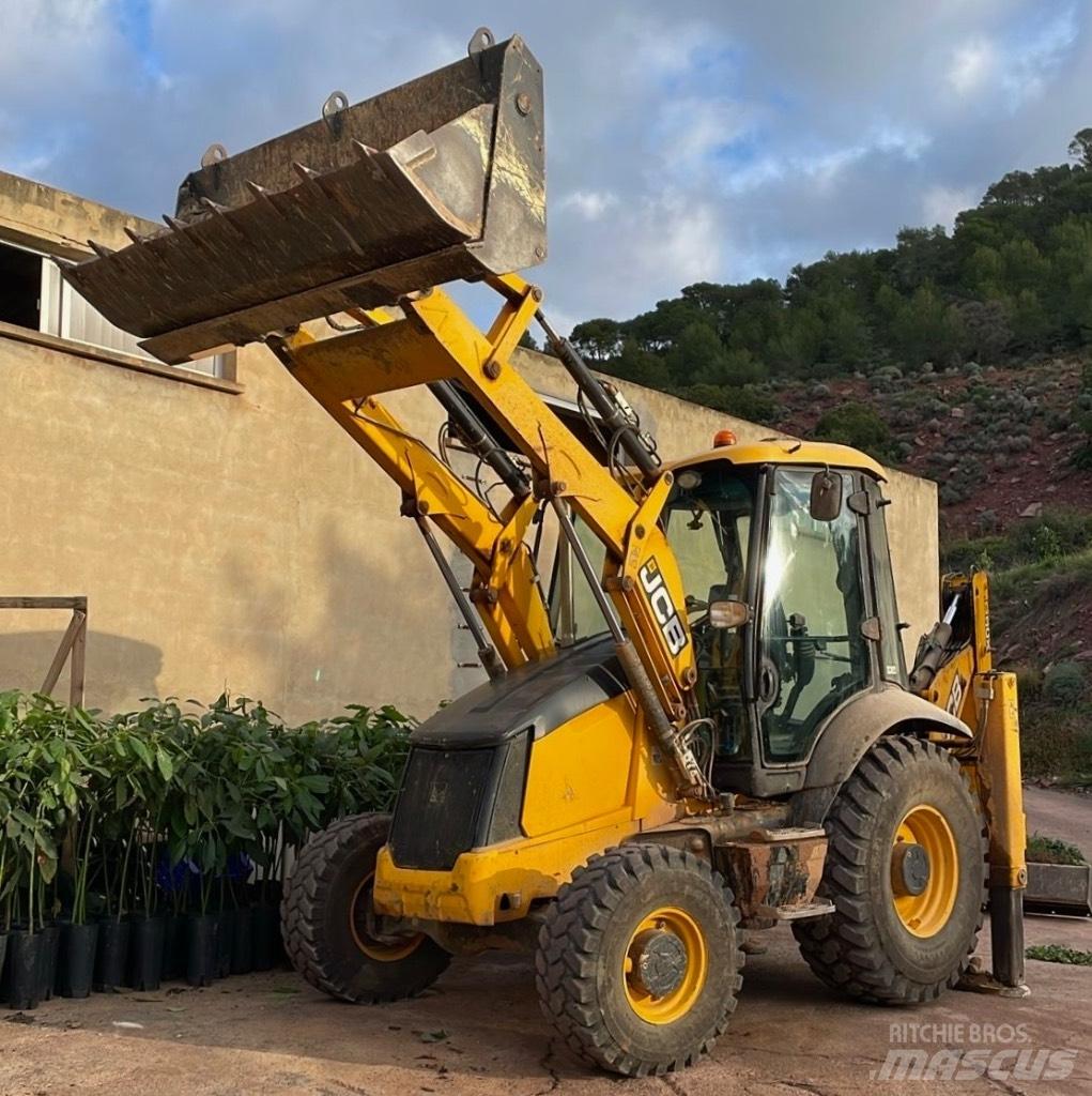 JCB 3 CX Ekskavatori-iekrāvēji