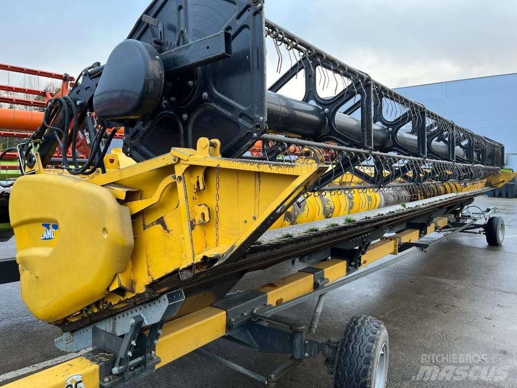 New Holland CR 9.90 Ražas novākšanas kombaini
