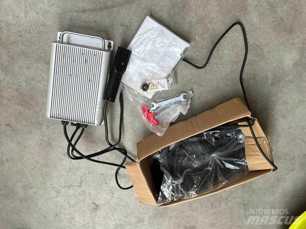  Ryobi RM480E Mauriņa traktors