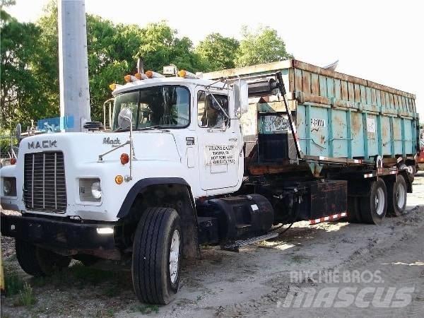 Mack RD 686 S Atkritumu izvešanas transports