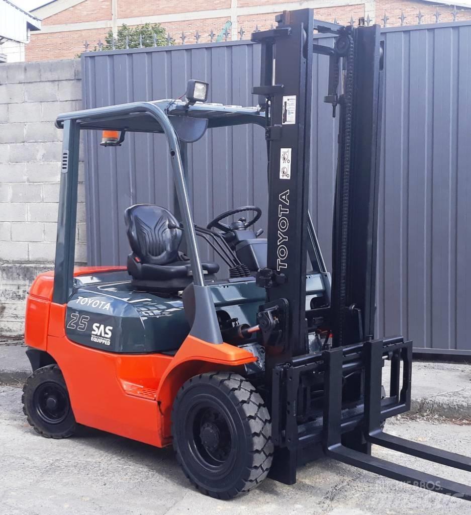 Toyota 02 7 FDF 25 Tehnika ar dīzeļa dzinēju