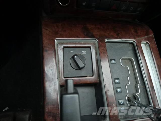 Dodge Nitro Automašīnas