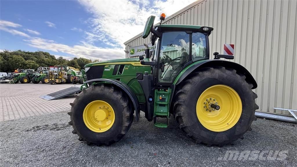 John Deere 6R215 Traktori