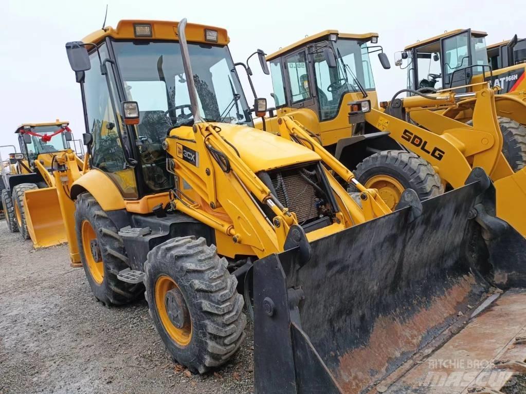 JCB 3 CX Ekskavatori-iekrāvēji