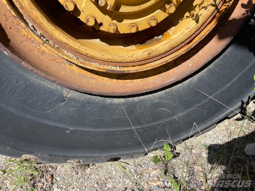 CAT 966 E Iekrāvēji uz riteņiem