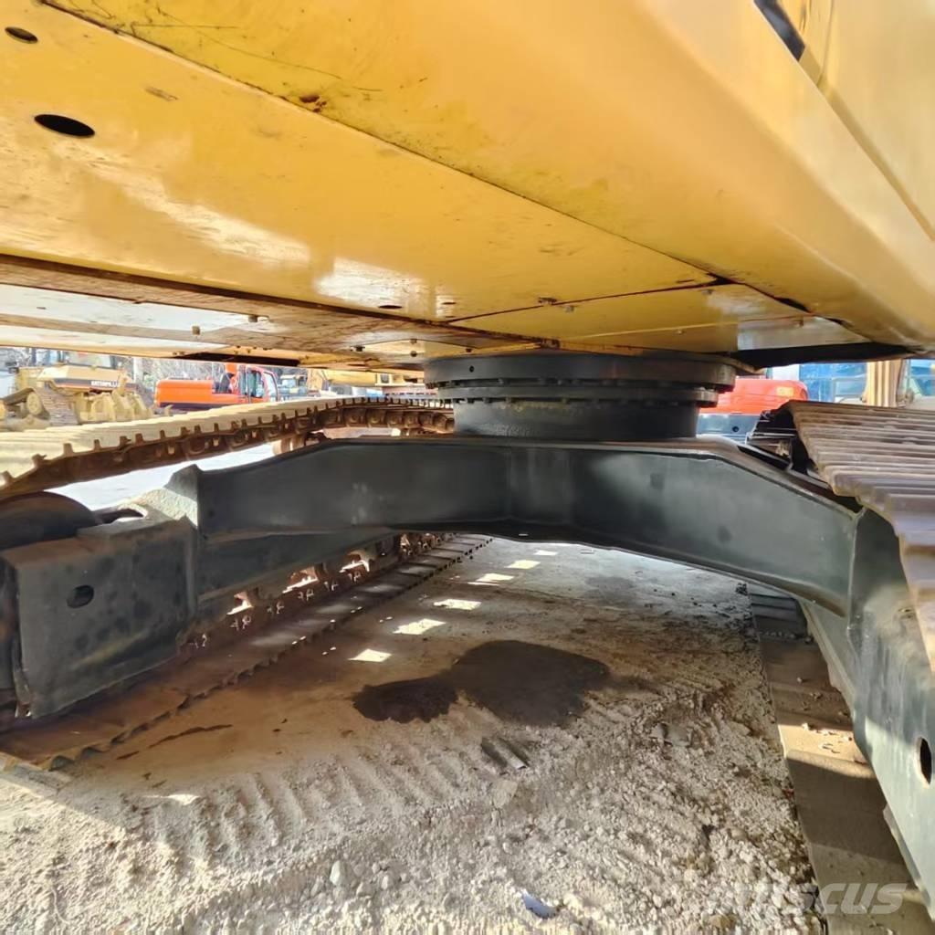 Komatsu PC 200-7 Kāpurķēžu ekskavatori