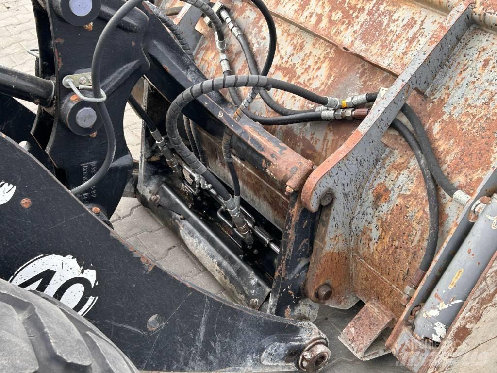 JCB 409 AGRI Iekrāvēji uz riteņiem