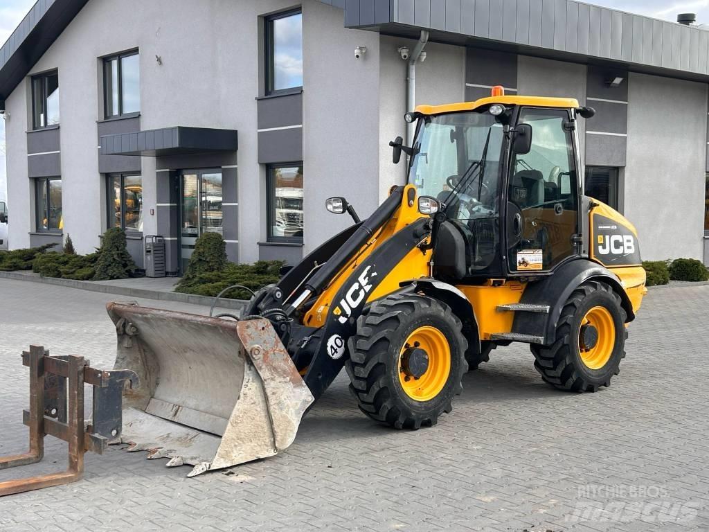 JCB 409 AGRI Iekrāvēji uz riteņiem