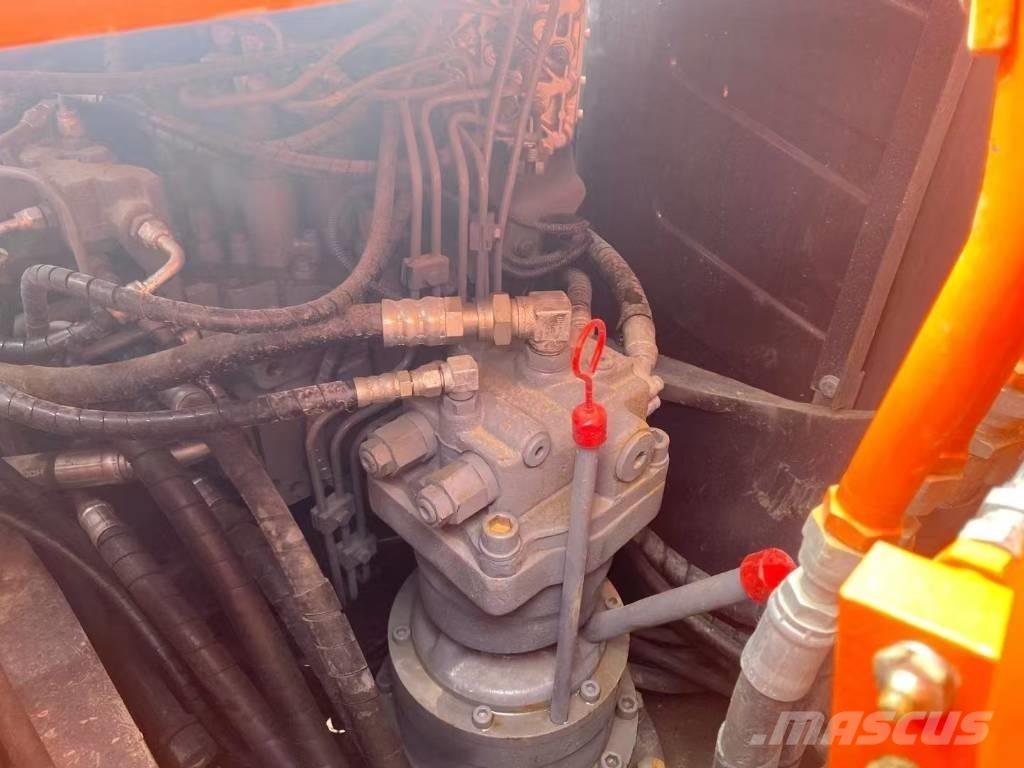 Hitachi 120 Kāpurķēžu ekskavatori