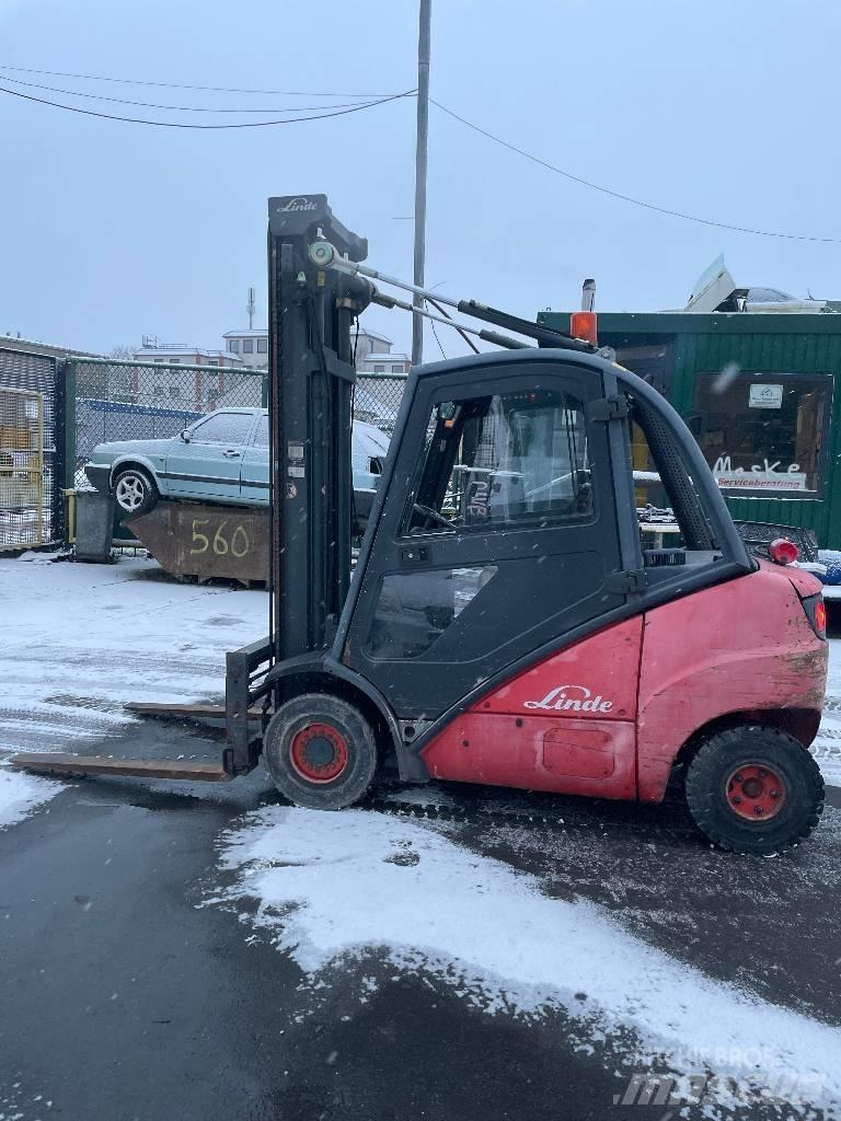 Linde H 30 D Tehnika ar dīzeļa dzinēju