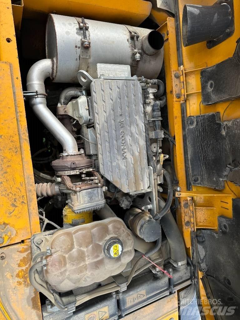 JCB JS 130 LC Kāpurķēžu ekskavatori