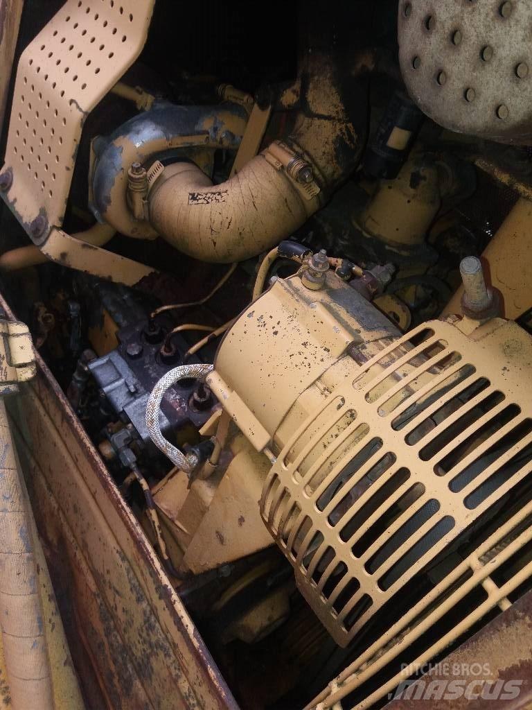 CAT D 4 H Kāpurķēžu buldozeri